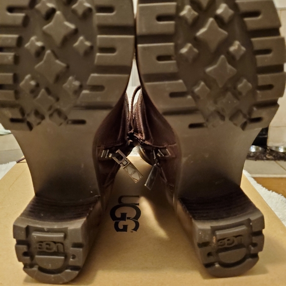 UGG Ingrid boots size 6 - Picture 4 of 5